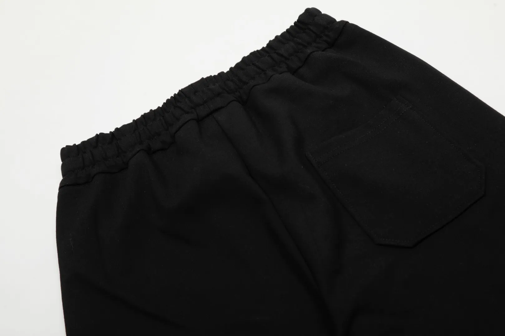 🅿️250 "Top quality" Style number: T7002# [Ralph Lauren solid color pony embroidered logo simple casual wide-leg trousers] ✅Ralph Lauren classic basic versatile unisex wide-leg spliced couple straight trousers ✅Brocade and cotton Roman cloth splicing technology ✅The version is restored to the original single The maximum size can be worn up to 170 pounds Loose, comfortable and stress-free ✅The upper body is simple and easy to match ootd must-have Good-looking clothes are never chosen by anyone. A must-have in couples’ wardrobes. Size: S-XL. Color: floral gray, black, yellow, and fruit green.